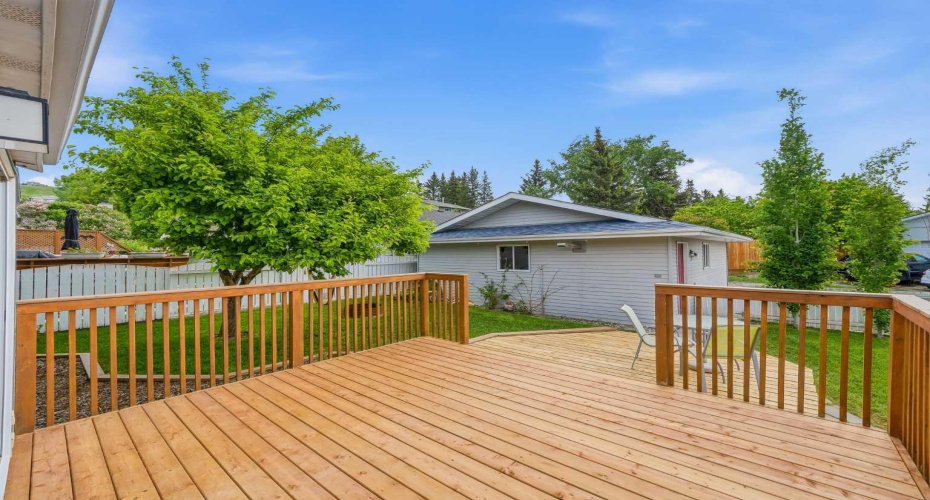 Large 2-tiered deck
