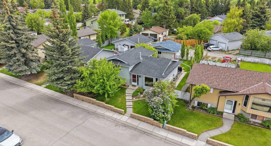 10 Carolina Drive, Cochrane, Alberta T4C 1C2, 4 Bedrooms Bedrooms, ,3 BathroomsBathrooms,Residential,For Sale,Carolina,A2316646