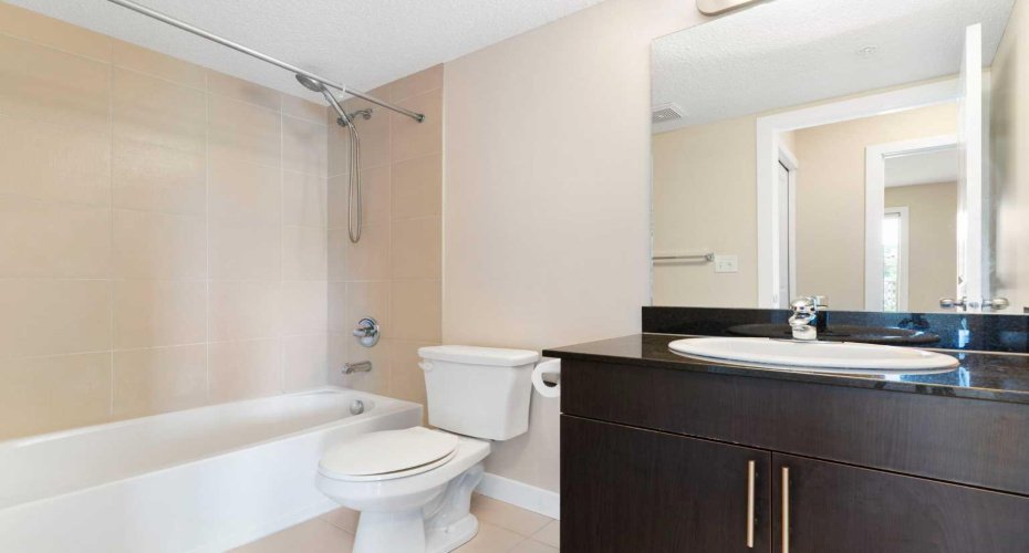 Main  4pce Bathroom