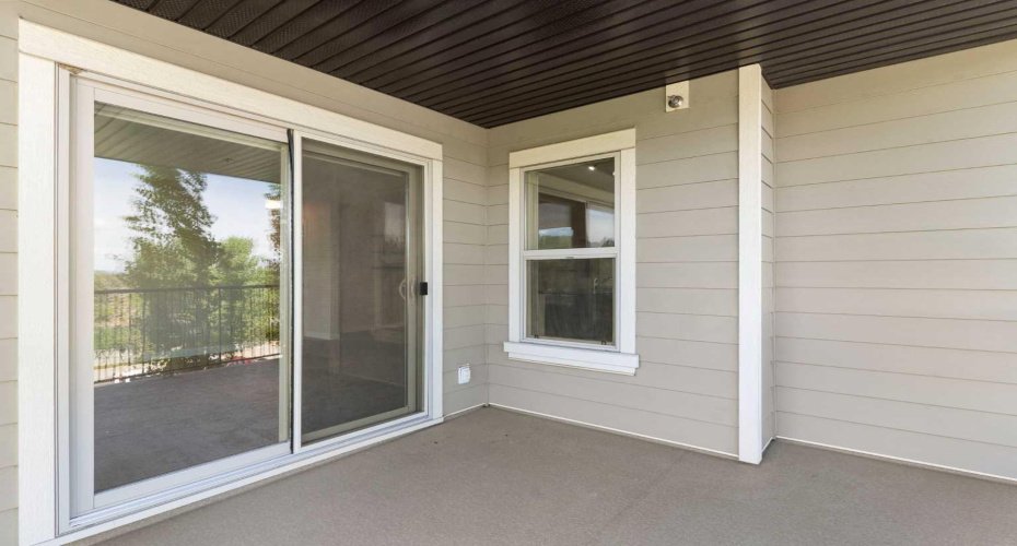 Large NW Corner Balcony