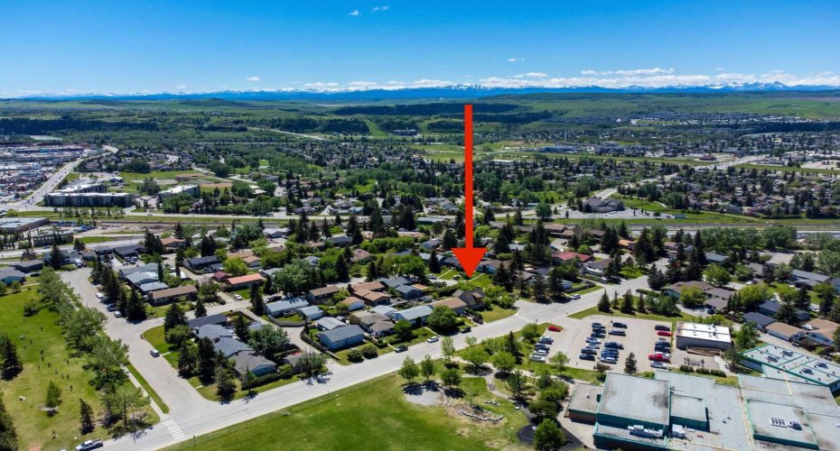 2 Crocus Crescent, Cochrane, Alberta T4C1E2, 3 Bedrooms Bedrooms, ,2 BathroomsBathrooms,Residential,For Sale,Crocus,A2319600
