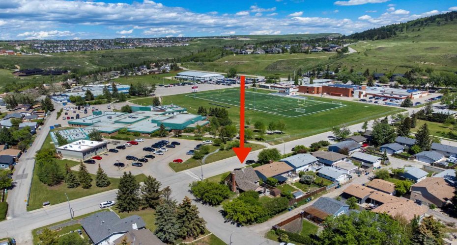 2 Crocus Crescent, Cochrane, Alberta T4C1E2, 3 Bedrooms Bedrooms, ,2 BathroomsBathrooms,Residential,For Sale,Crocus,A2319600