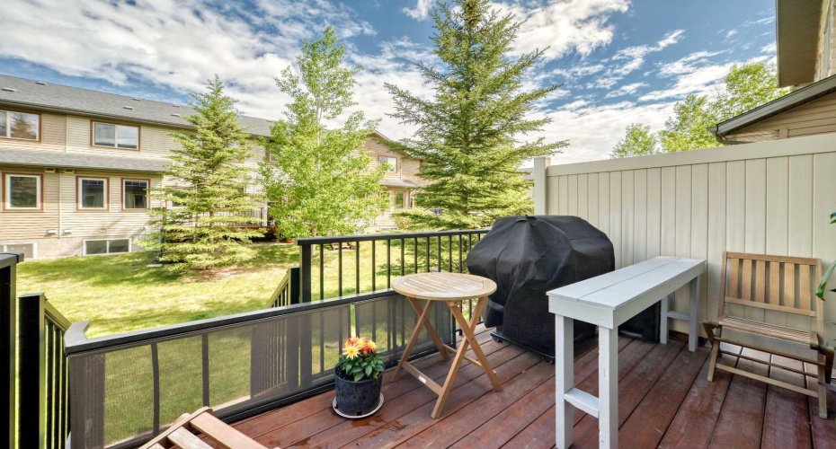 413 River Avenue, Cochrane, Alberta T4C 0N9, 2 Bedrooms Bedrooms, ,3 BathroomsBathrooms,Residential,For Sale,River,A2321591
