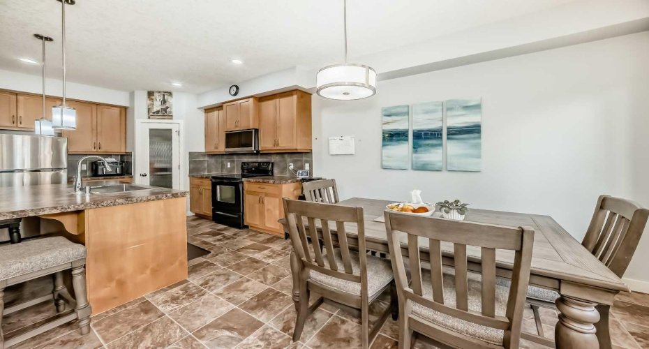 413 River Avenue, Cochrane, Alberta T4C 0N9, 2 Bedrooms Bedrooms, ,3 BathroomsBathrooms,Residential,For Sale,River,A2321591