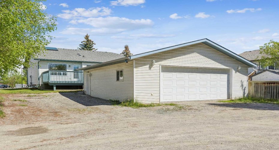 121 Quigley Drive, Cochrane, Alberta T4C1R1, 3 Bedroom Bedrooms, 0 ,3 BathroomBathrooms,Residential,For Sale,Quigley,0,A2317758
