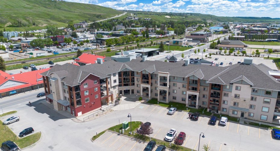505 Railway Street, Cochrane, Alberta T4C 2K9, 2 Bedroom Bedrooms, 0 ,2 BathroomBathrooms,Residential,For Sale,Railway,0,A2319516