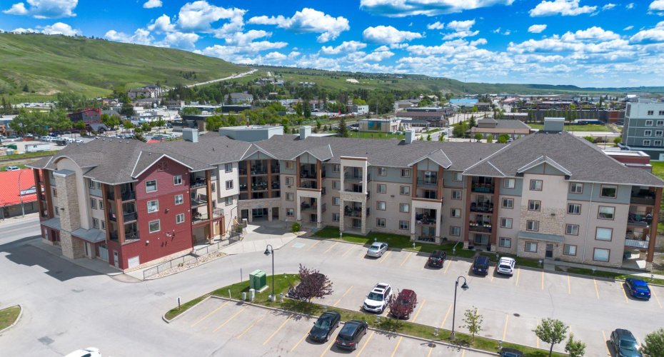 505 Railway Street, Cochrane, Alberta T4C 2K9, 2 Bedroom Bedrooms, 0 ,2 BathroomBathrooms,Residential,For Sale,Railway,0,A2319516