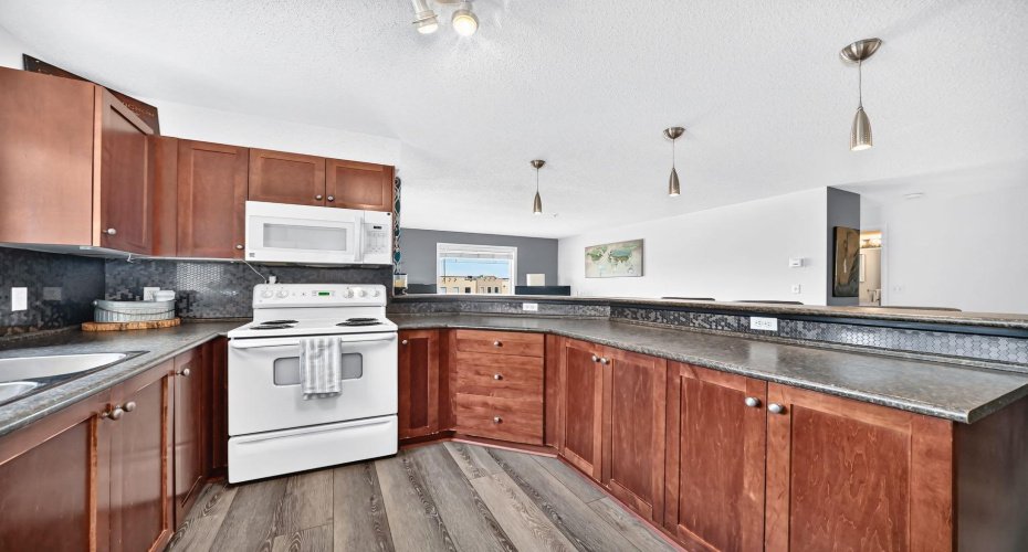 505 Railway Street, Cochrane, Alberta T4C 2K9, 2 Bedroom Bedrooms, 0 ,2 BathroomBathrooms,Residential,For Sale,Railway,0,A2319516