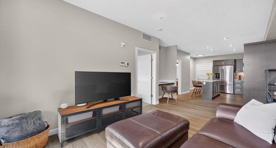 80 Greenbriar Place, Calgary, Alberta T3B 6J4, 1 Bedroom Bedrooms, ,1 BathroomBathrooms,Residential,For Sale,Greenbriar,A2320642