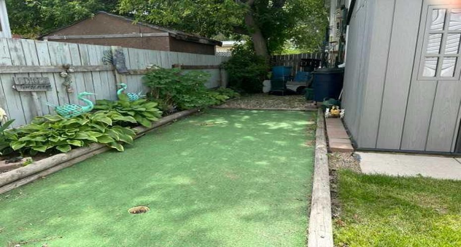 putting green built in