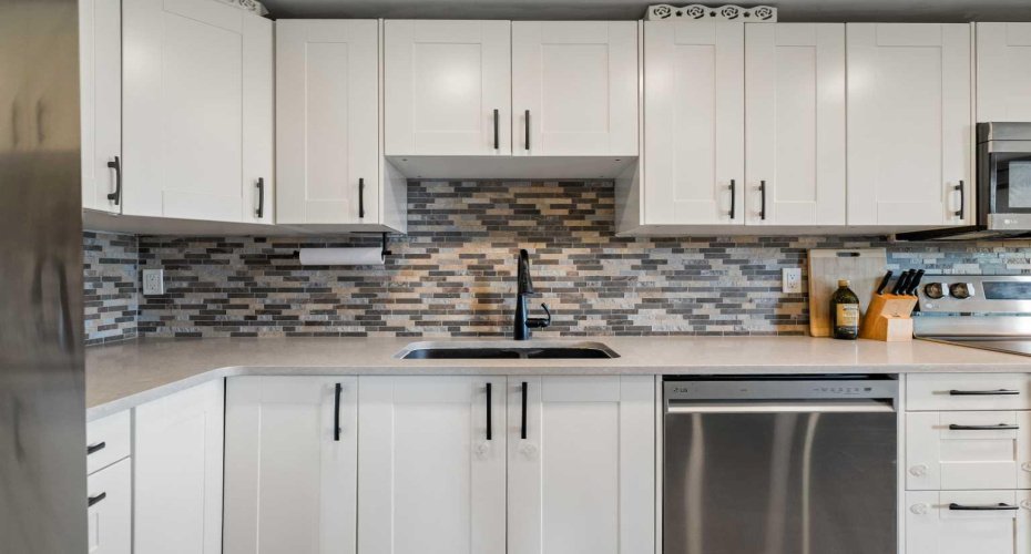 1334 14 Avenue, Calgary, Alberta T3C 0W2, 2 Bedrooms Bedrooms, ,2 BathroomsBathrooms,Residential,For Sale,14,A2320744