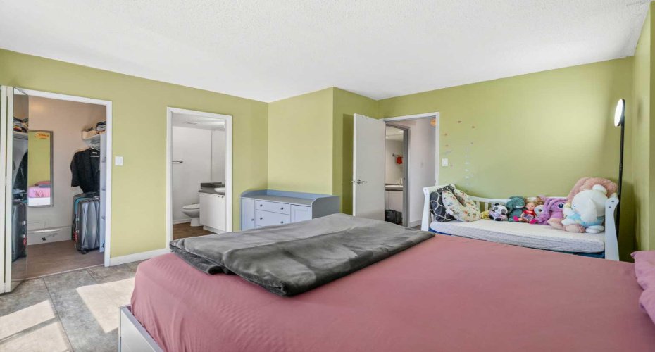 1334 14 Avenue, Calgary, Alberta T3C 0W2, 2 Bedrooms Bedrooms, ,2 BathroomsBathrooms,Residential,For Sale,14,A2320744