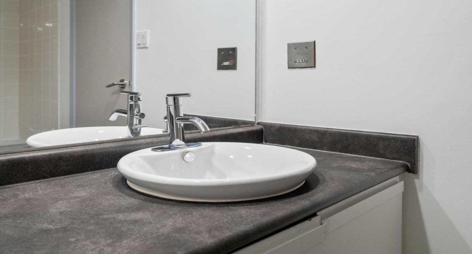 1334 14 Avenue, Calgary, Alberta T3C 0W2, 2 Bedrooms Bedrooms, ,2 BathroomsBathrooms,Residential,For Sale,14,A2320744
