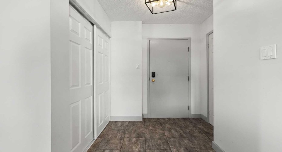 1334 14 Avenue, Calgary, Alberta T3C 0W2, 2 Bedrooms Bedrooms, ,2 BathroomsBathrooms,Residential,For Sale,14,A2320744