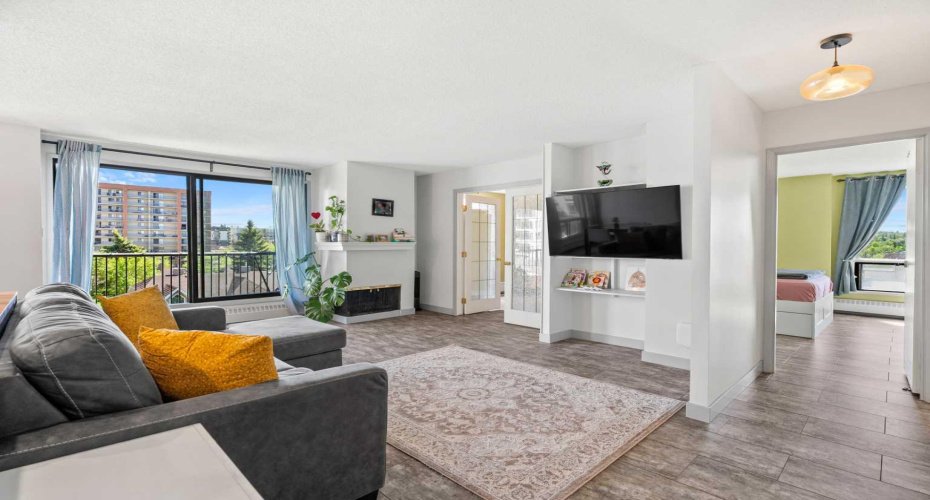 1334 14 Avenue, Calgary, Alberta T3C 0W2, 2 Bedrooms Bedrooms, ,2 BathroomsBathrooms,Residential,For Sale,14,A2320744