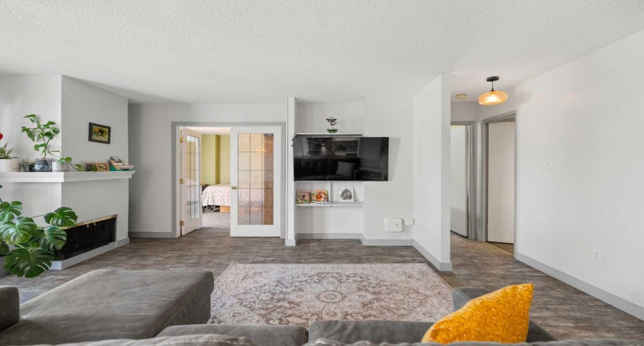 1334 14 Avenue, Calgary, Alberta T3C 0W2, 2 Bedrooms Bedrooms, ,2 BathroomsBathrooms,Residential,For Sale,14,A2320744