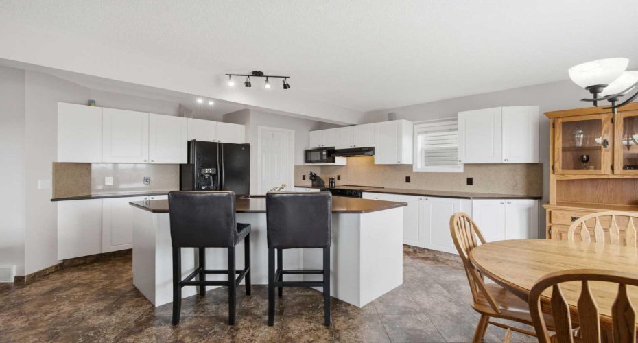 90 Hidden Ranch Terrace, Calgary, Alberta T3A 5Z4, 3 Bedrooms Bedrooms, ,3 BathroomsBathrooms,Residential,For Sale,Hidden Ranch,A2321487