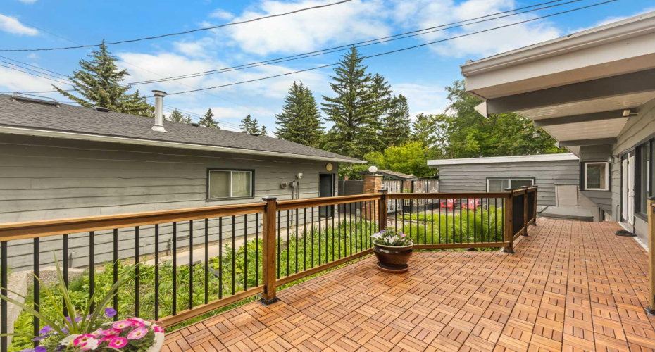 1408 104 Avenue, Calgary, Alberta T2W 0A6, 4 Bedrooms Bedrooms, ,4 BathroomsBathrooms,Residential,For Sale,104,A2321525