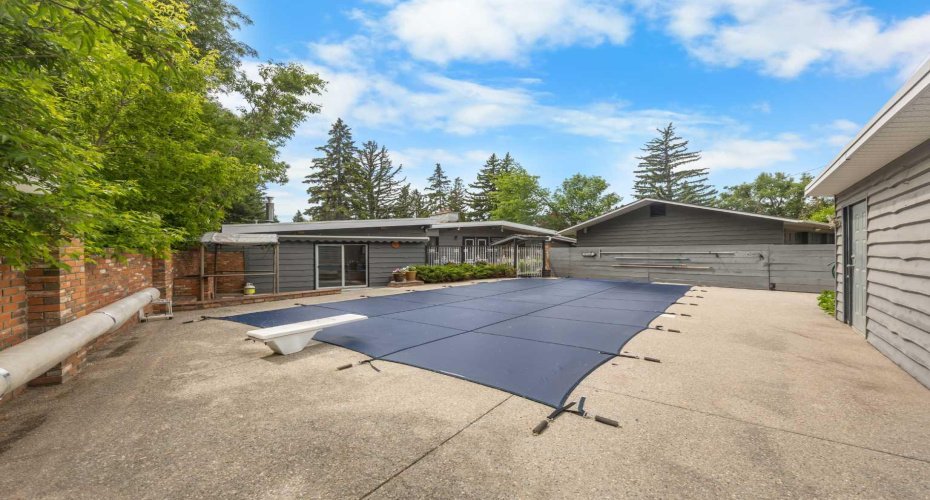 1408 104 Avenue, Calgary, Alberta T2W 0A6, 4 Bedrooms Bedrooms, ,4 BathroomsBathrooms,Residential,For Sale,104,A2321525