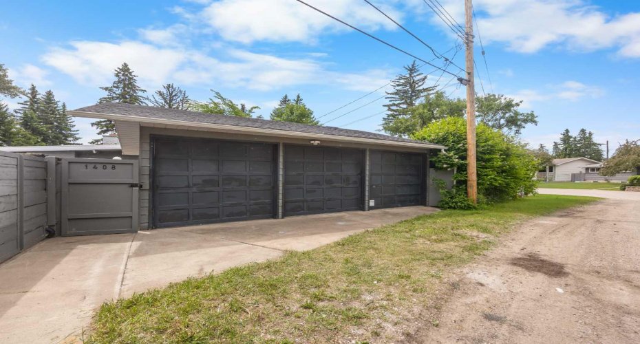 1408 104 Avenue, Calgary, Alberta T2W 0A6, 4 Bedrooms Bedrooms, ,4 BathroomsBathrooms,Residential,For Sale,104,A2321525