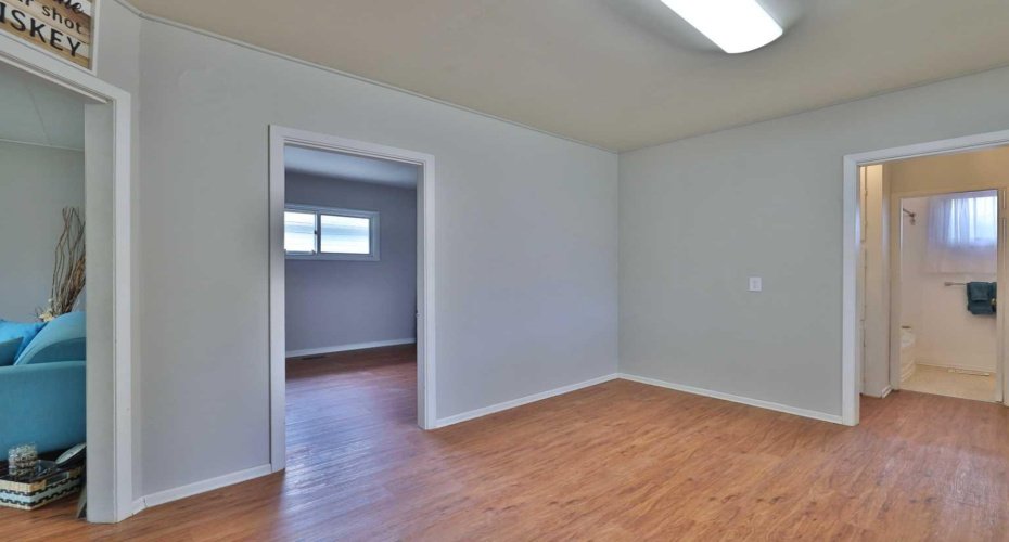 Kitchen / Eating Area