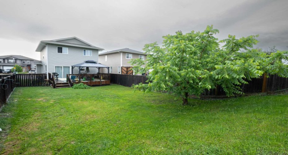 7406 91 Street, Grande Prairie, Alberta T8X 0J1, 3 Bedrooms Bedrooms, ,4 BathroomsBathrooms,Residential,For Sale,91,A2321531