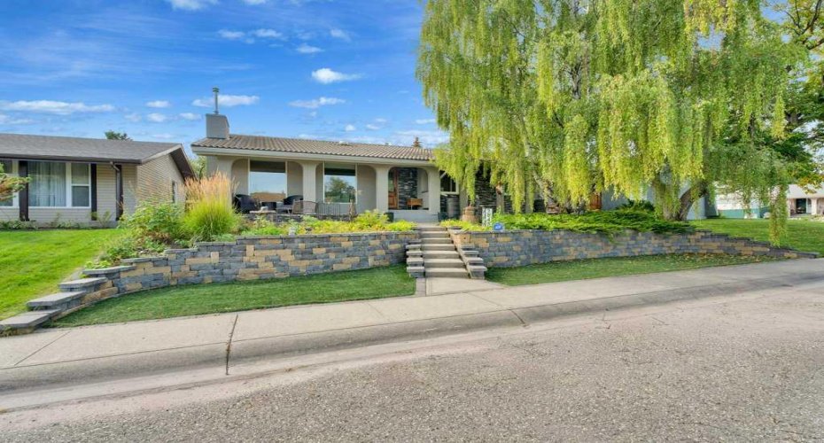 2843 Cedar Ridge Drive, Calgary, Alberta T2W 2B2, 3 Bedrooms Bedrooms, ,3 BathroomsBathrooms,Residential,For Sale,Cedar Ridge,A2321532