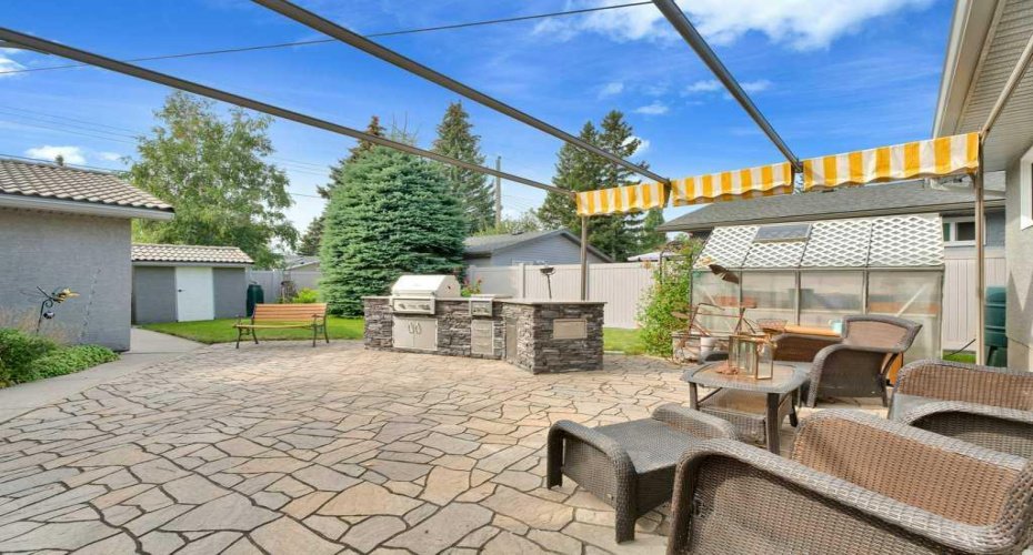2843 Cedar Ridge Drive, Calgary, Alberta T2W 2B2, 3 Bedrooms Bedrooms, ,3 BathroomsBathrooms,Residential,For Sale,Cedar Ridge,A2321532