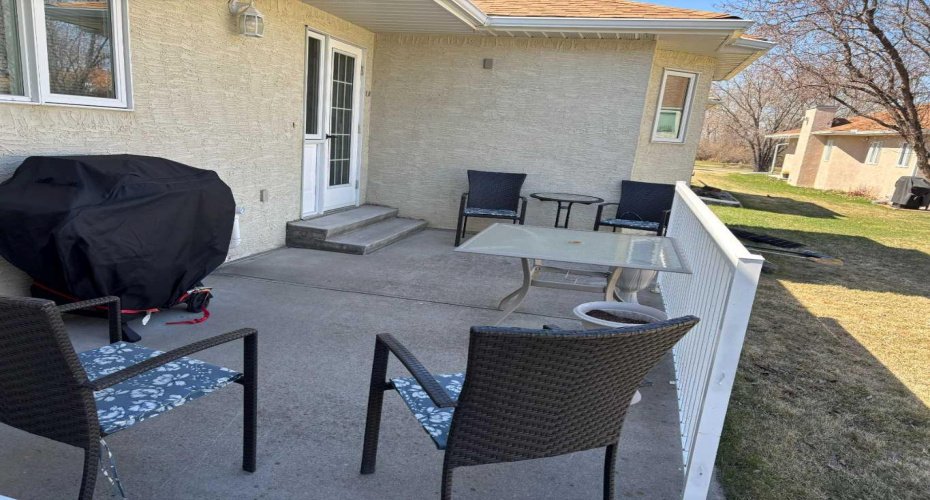 716 Centre Street, Vulcan, Alberta T0L 2B0, 2 Bedrooms Bedrooms, ,2 BathroomsBathrooms,Residential,For Sale,Centre,A2321578