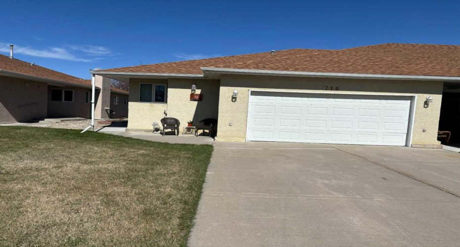 716 Centre Street, Vulcan, Alberta T0L 2B0, 2 Bedrooms Bedrooms, ,2 BathroomsBathrooms,Residential,For Sale,Centre,A2321578