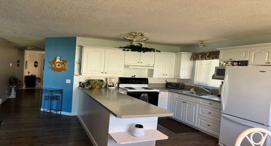 716 Centre Street, Vulcan, Alberta T0L 2B0, 2 Bedrooms Bedrooms, ,2 BathroomsBathrooms,Residential,For Sale,Centre,A2321578