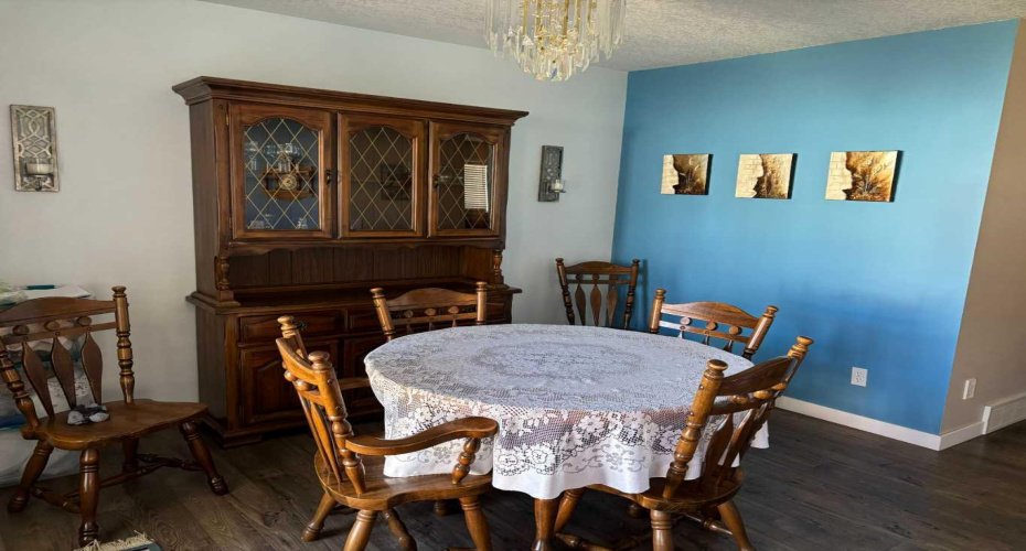 716 Centre Street, Vulcan, Alberta T0L 2B0, 2 Bedrooms Bedrooms, ,2 BathroomsBathrooms,Residential,For Sale,Centre,A2321578