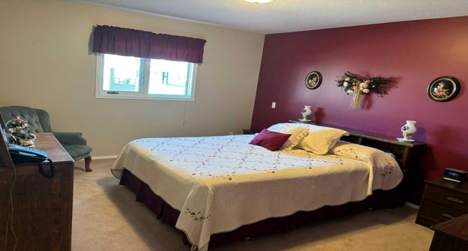 716 Centre Street, Vulcan, Alberta T0L 2B0, 2 Bedrooms Bedrooms, ,2 BathroomsBathrooms,Residential,For Sale,Centre,A2321578