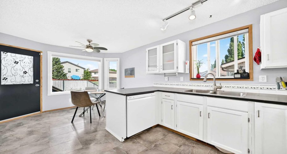 47 Harvest Glen Rise, Calgary, Alberta T3K4C1, 4 Bedrooms Bedrooms, ,3 BathroomsBathrooms,Residential,For Sale,Harvest Glen,A2321581