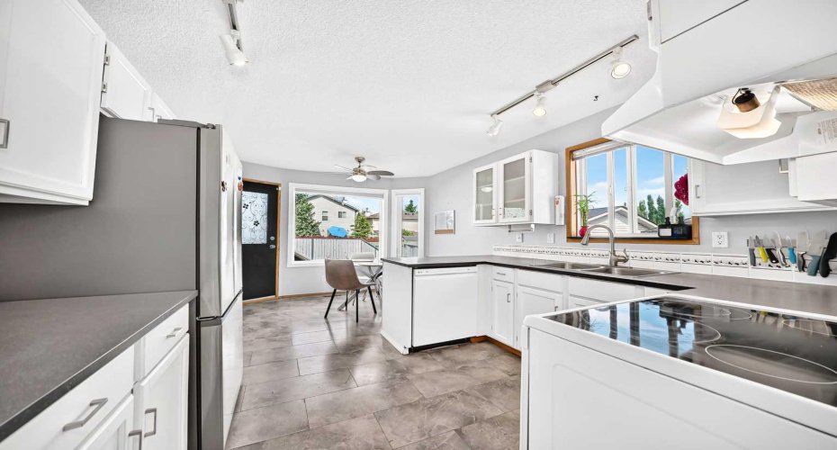 47 Harvest Glen Rise, Calgary, Alberta T3K4C1, 4 Bedrooms Bedrooms, ,3 BathroomsBathrooms,Residential,For Sale,Harvest Glen,A2321581