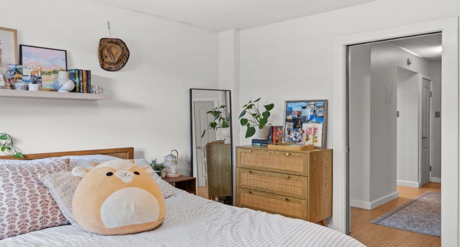 924 18 Avenue, Calgary, Alberta T2T 0H1, 1 Bedroom Bedrooms, ,1 BathroomBathrooms,Residential,For Sale,18,A2321646