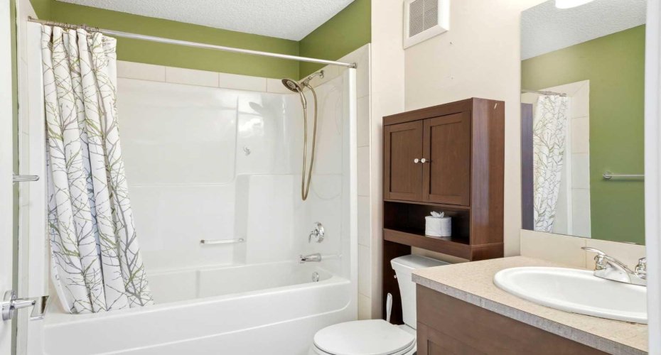 2nd full bath 2nd floor