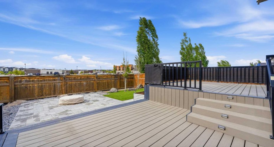 Huge 2 tiered deck