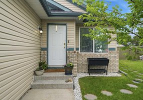 109 Canoe Square, Airdrie, Alberta T4B2N7, 3 Bedrooms Bedrooms, ,3 BathroomsBathrooms,Residential,For Sale,Canoe,A2320952