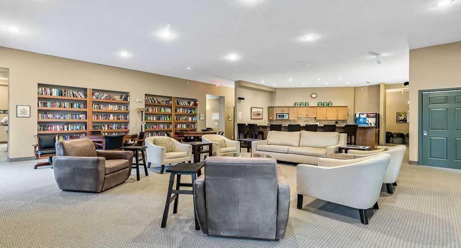 92 Crystal Shores Road, Okotoks, Alberta T1S2N1, 2 Bedrooms Bedrooms, ,2 BathroomsBathrooms,Residential,For Sale,Crystal Shores,A2322020