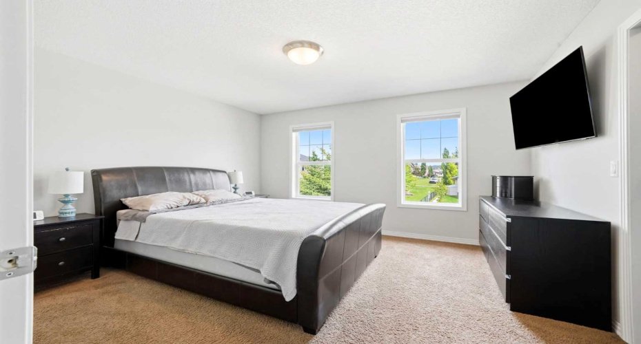 13 Drake Landing Way, Okotoks, Alberta T1S 0B9, 3 Bedrooms Bedrooms, ,3 BathroomsBathrooms,Residential,For Sale,Drake Landing,A2322468