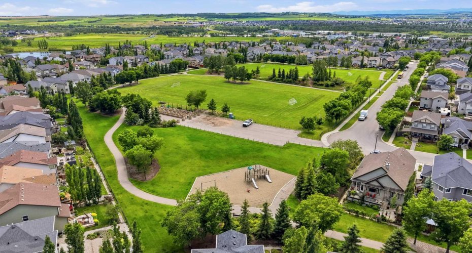 13 Drake Landing Way, Okotoks, Alberta T1S 0B9, 3 Bedrooms Bedrooms, ,3 BathroomsBathrooms,Residential,For Sale,Drake Landing,A2322468