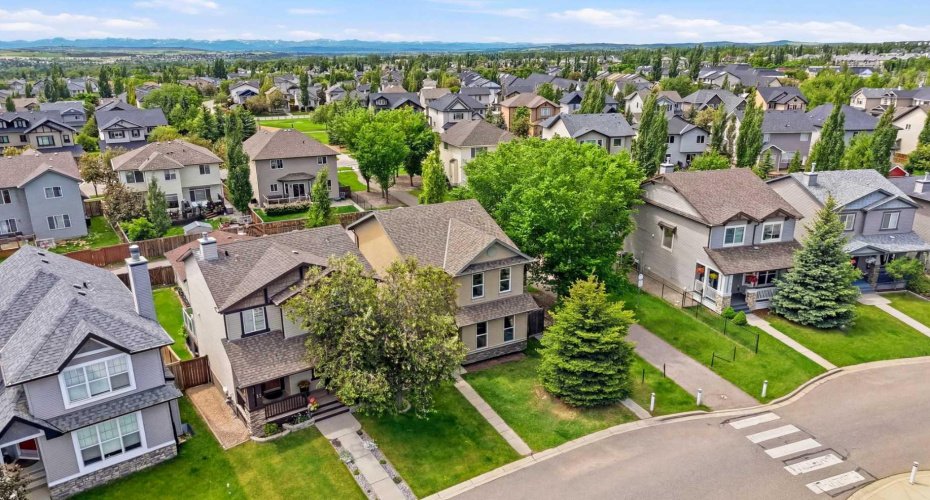 13 Drake Landing Way, Okotoks, Alberta T1S 0B9, 3 Bedrooms Bedrooms, ,3 BathroomsBathrooms,Residential,For Sale,Drake Landing,A2322468