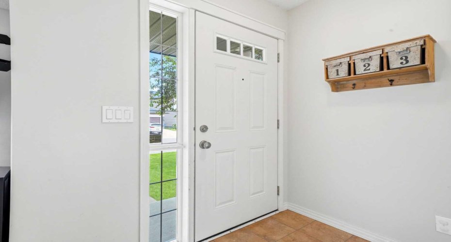 13 Drake Landing Way, Okotoks, Alberta T1S 0B9, 3 Bedrooms Bedrooms, ,3 BathroomsBathrooms,Residential,For Sale,Drake Landing,A2322468