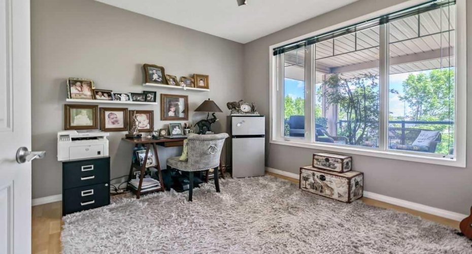 Second bedroom/office/den