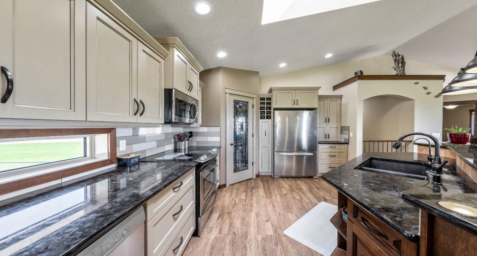 252042 Township Road 230, Rural Wheatland County, Alberta T1P 0T2, 4 Bedrooms Bedrooms, ,3 BathroomsBathrooms,Residential,For Sale,Township Road 230,A2322662