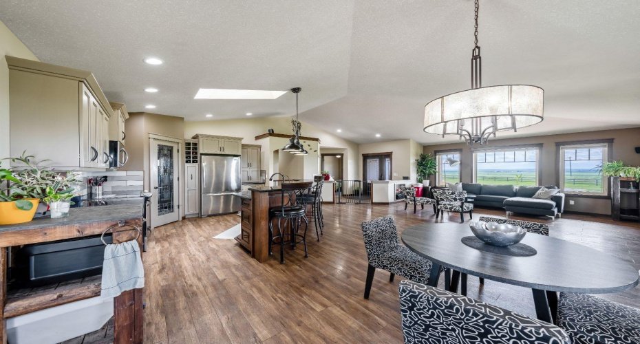 252042 Township Road 230, Rural Wheatland County, Alberta T1P 0T2, 4 Bedrooms Bedrooms, ,3 BathroomsBathrooms,Residential,For Sale,Township Road 230,A2322662