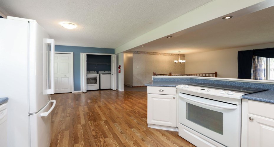 58 N 1A Street, Magrath, Alberta T0K 1J0, 5 Bedrooms Bedrooms, ,3 BathroomsBathrooms,Residential,For Sale,1A,A2322685
