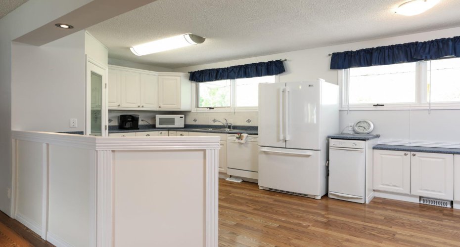 58 N 1A Street, Magrath, Alberta T0K 1J0, 5 Bedrooms Bedrooms, ,3 BathroomsBathrooms,Residential,For Sale,1A,A2322685