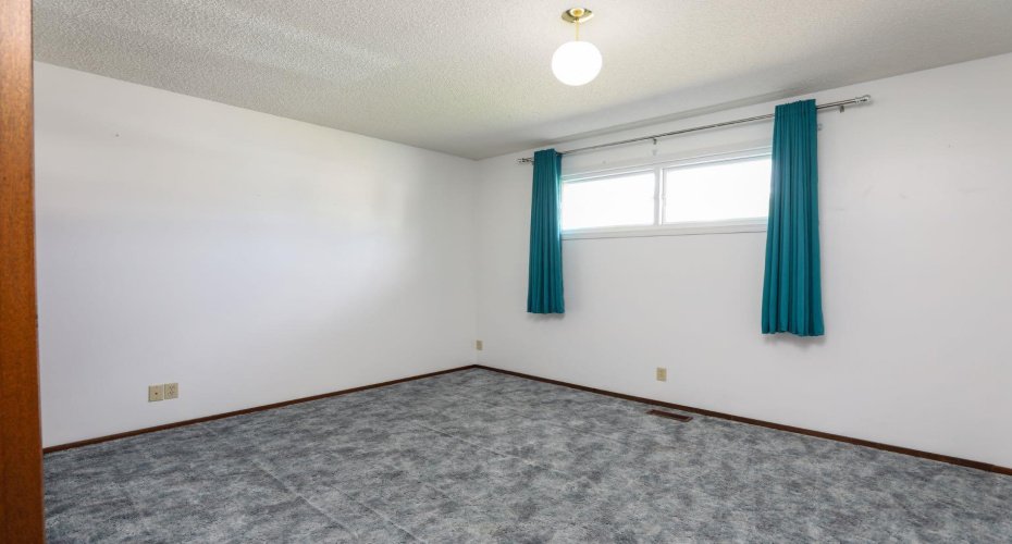 58 N 1A Street, Magrath, Alberta T0K 1J0, 5 Bedrooms Bedrooms, ,3 BathroomsBathrooms,Residential,For Sale,1A,A2322685